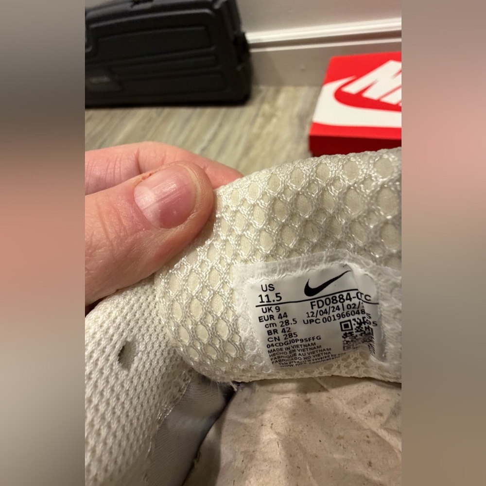 Nike Air Zoom Vomero 5 - Picture 14 of 16